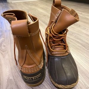 Size 8, barely worn LLBean women’s boots